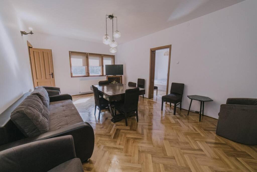 Predoi's Place Apartment *
