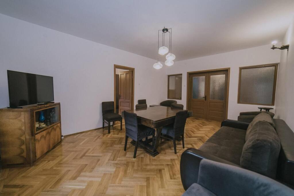 Predoi's Place Apartment